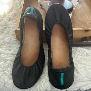Tieks by Gavrieli size 9. Black